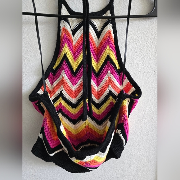 Forever 21 - ZigZag Top - Picture 2 of 4
